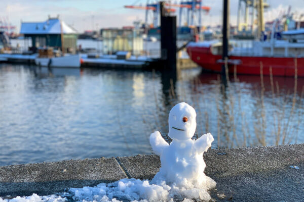 Schneemann am Hamburger Hafen